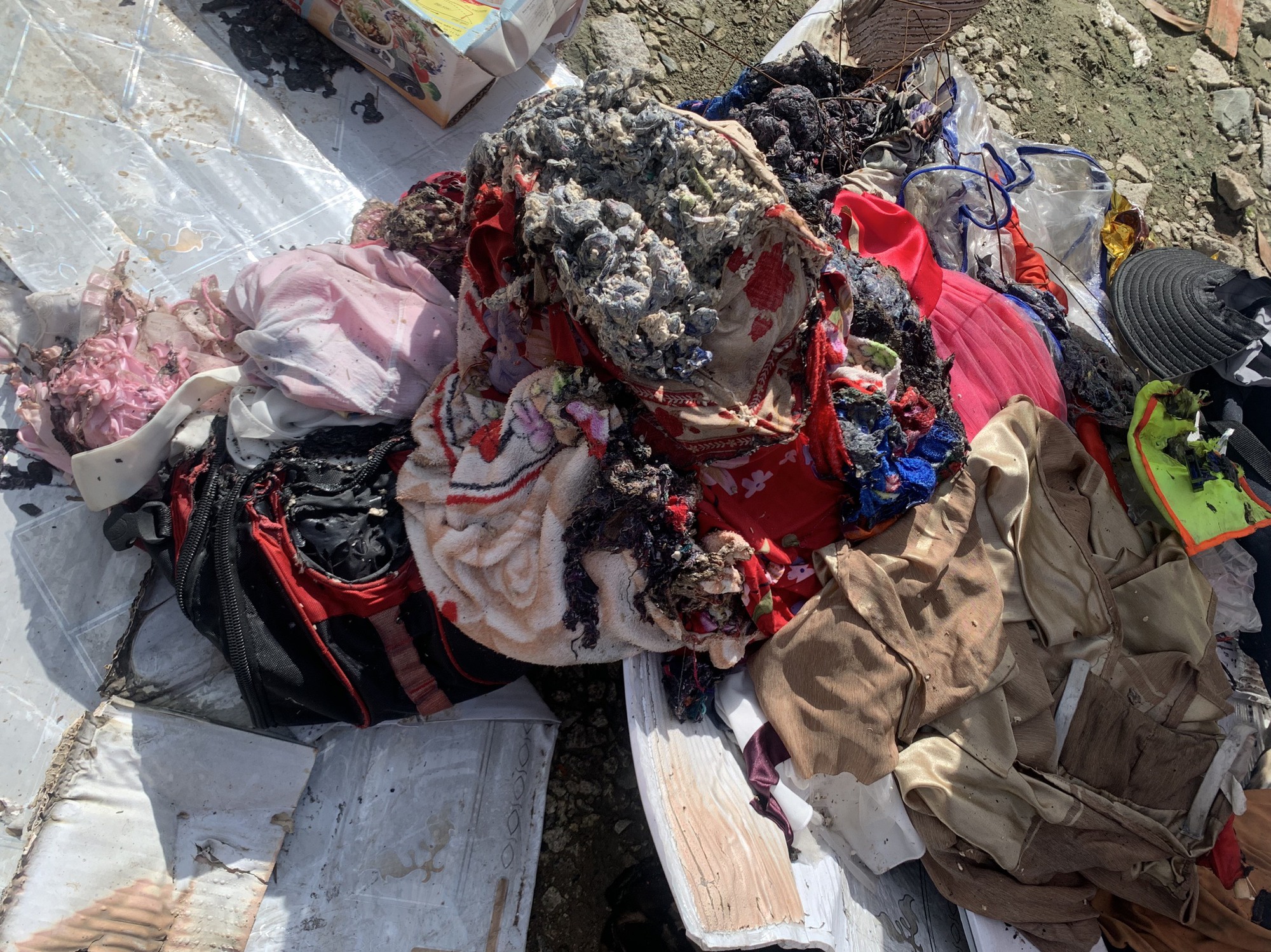 Diễn biến vụ đồ đạc tự bốc cháy ở Phụng Hiệp - Hậu Giang  - Ảnh 2. Diễn biến vụ đồ đạc tự bốc cháy ở Phụng Hiệp - Hậu Giang  - Ảnh 2.