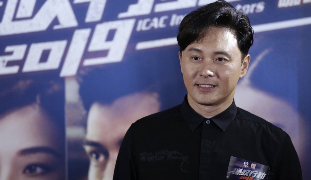 'Bật ngửa' với nhan sắc như trai trẻ của sao nam U60 n&agrave;y: Diễn 30 năm chưa chịu gi&agrave;, c&ograve;n đ&oacute;ng con của bạn đồng ni&ecirc;n - Ảnh 6.