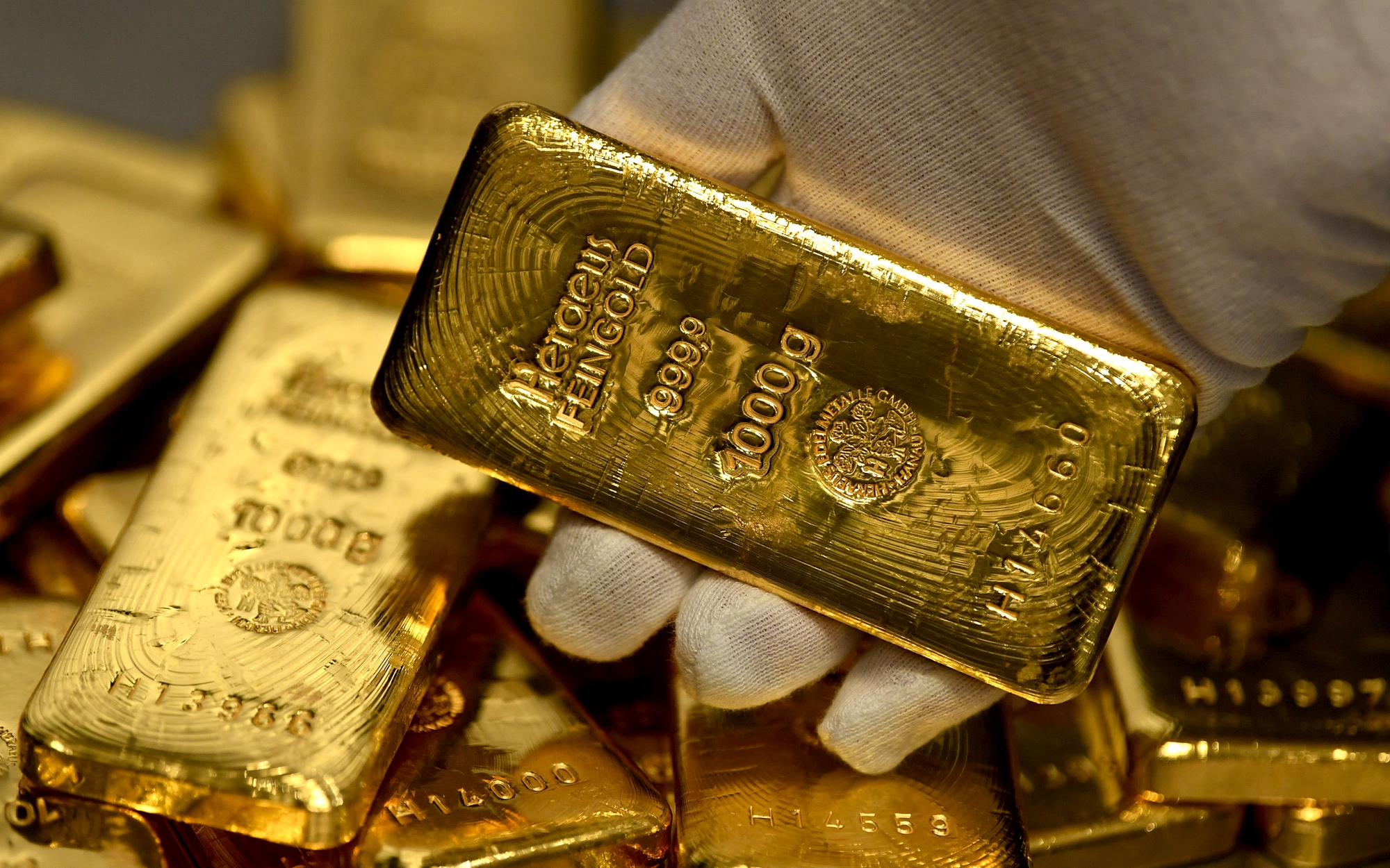 Giá vàng hôm nay (18/1): Vàng thế giới tiếp đà giảm, giá vàng SJC trong nước quay đầu tăng mạnh