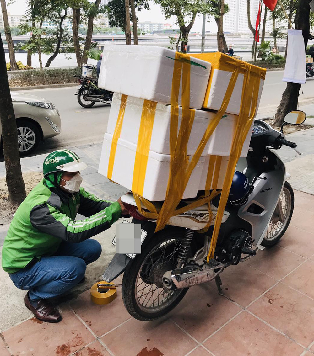 Giá tăng dựng đứng, cua hoàng đế vẫn ‘cháy hàng’ ngày Tết - Ảnh 3.