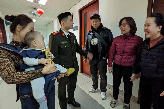 Thượng úy công an Hà Nội hiến máu cứu cháu bé 1 tuổi - Ảnh 3.