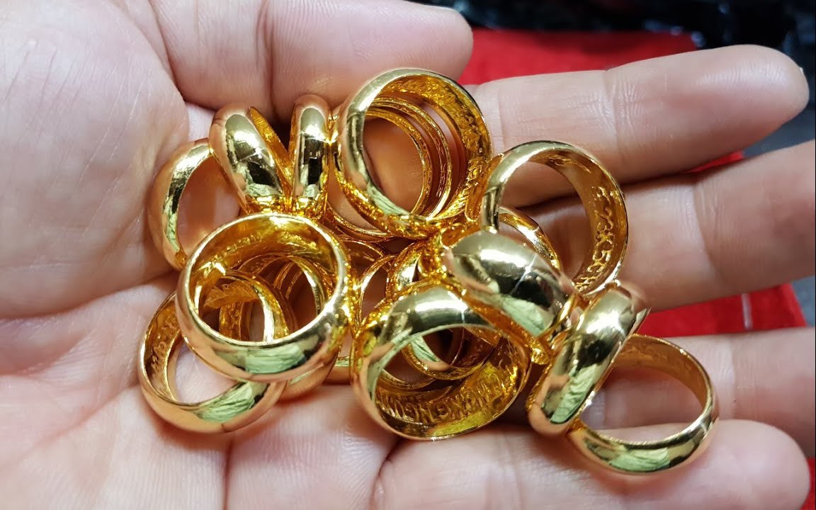Chuyên gia vàng bạc chỉ điểm cách mua vàng nhẫn tròn trơn đảm bảo chất lượng ngày vía Thần Tài