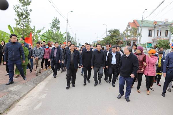 Thủ tướng Chính phủ Phạm Minh Chính kiểm tra tiến độ thi công tuyến đường cao tốc Bắc - Nam đoạn qua Thanh Hóa - Ảnh 5.