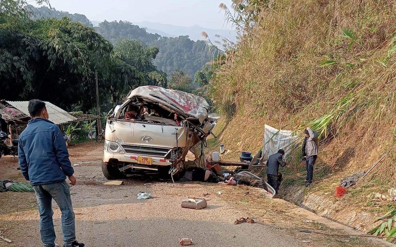 Sơn La: Xe ô tô chở 18 người đi dự đám cưới bị rơi xuống vực 3 người tử vong tại chỗ