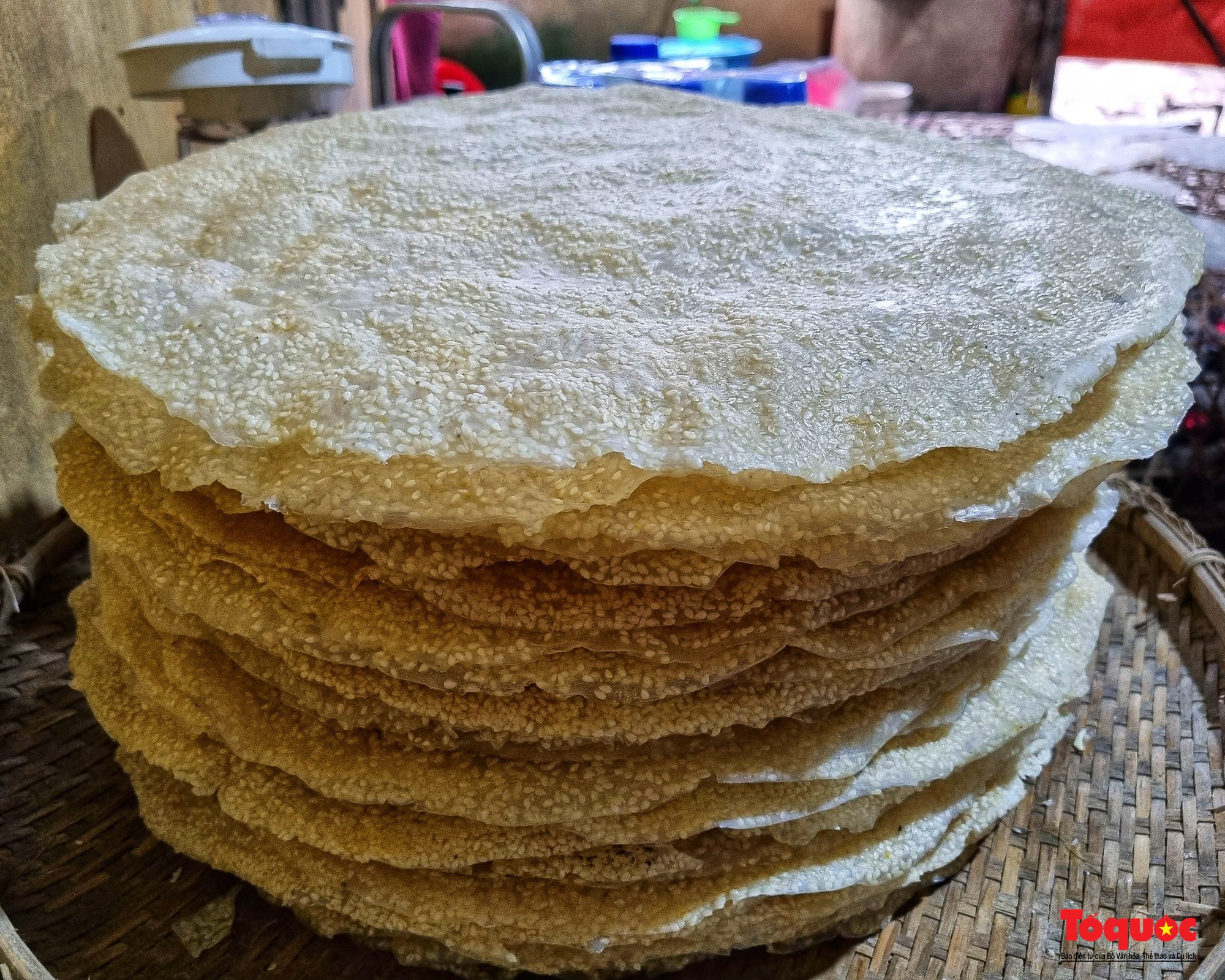 Ngày xuân về làng nghề 500 năm tuổi xem người dân làm loại bánh “chữ O” thơm ngon  - Ảnh 13.