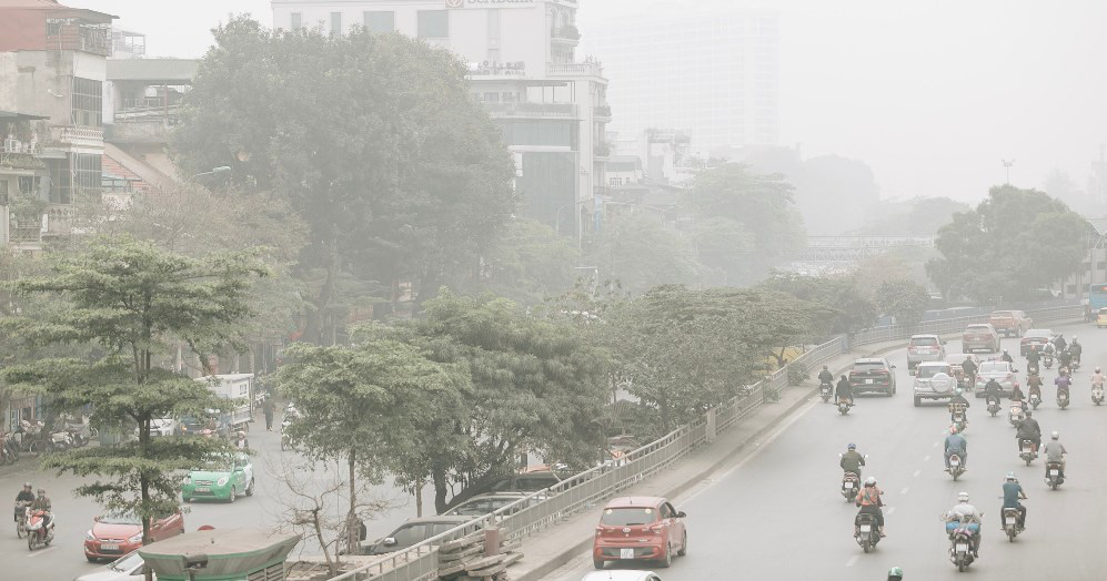 Hà Nội lại ô nhiễm không khí nghiêm trọng, người dân hạn chế ra đường - Ảnh 2.