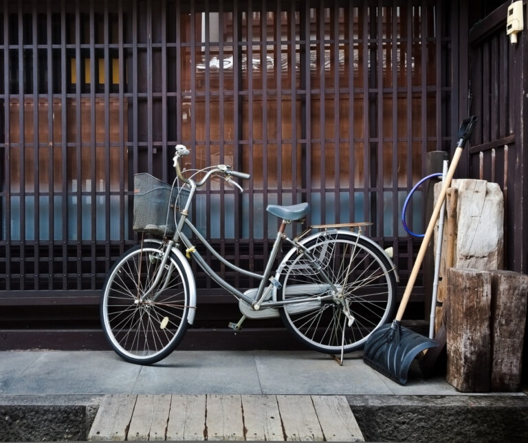 Chuyện về chiếc xe đạp và những luật lệ kỳ lạ ở xứ Phù Tang, mua xe cũ mà khó khăn hơn tậu nhà mới - Ảnh 3.