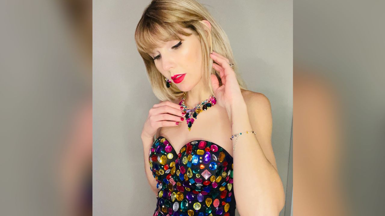 Cô gái bị chỉ trích, đe dọa mỗi ngày vì quá giống Taylor Swift, cứ đi ra đường liền bị mọi người xin chữ ký - Ảnh 1. Cô gái bị chỉ trích, đe dọa mỗi ngày vì quá giống Taylor Swift, cứ đi ra đường liền bị mọi người xin chữ ký - Ảnh 1.