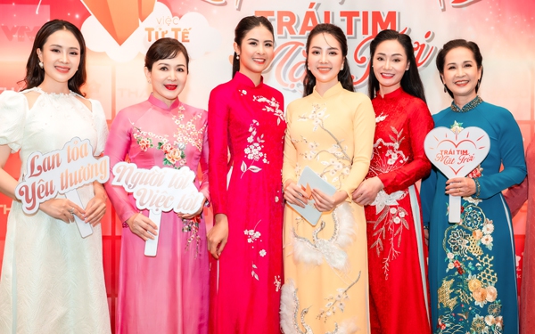 Hồng Diễm và dàn nghệ sĩ gạo cội của 'vũ trụ' VFC dự đêm Gala 'Việc tử tế'