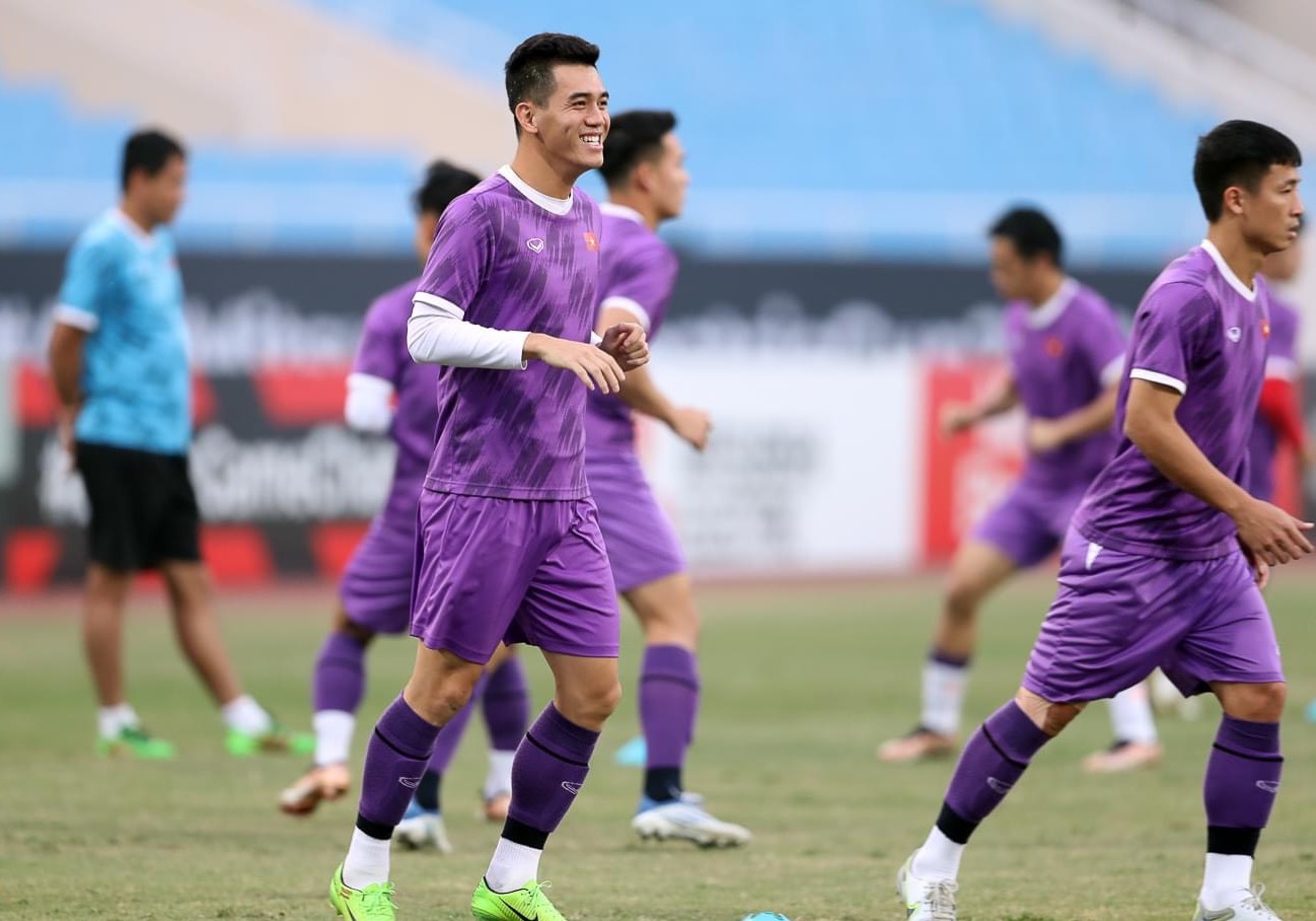 Bùng nổ ở Mỹ Đình, tuyển Việt Nam đoạt vé vào Chung kết AFF Cup 2023 - Ảnh 2.