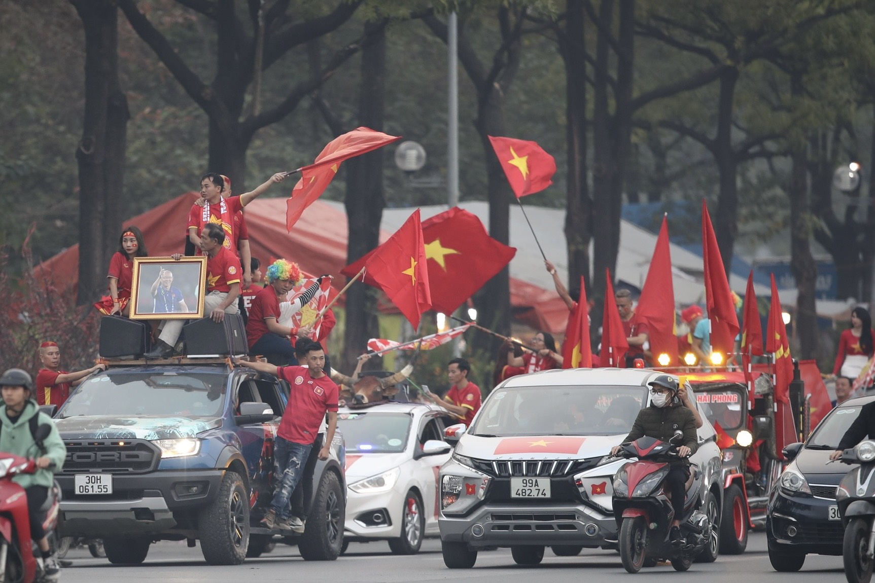 Bùng nổ ở Mỹ Đình, tuyển Việt Nam đoạt vé vào Chung kết AFF Cup 2023 - Ảnh 1.