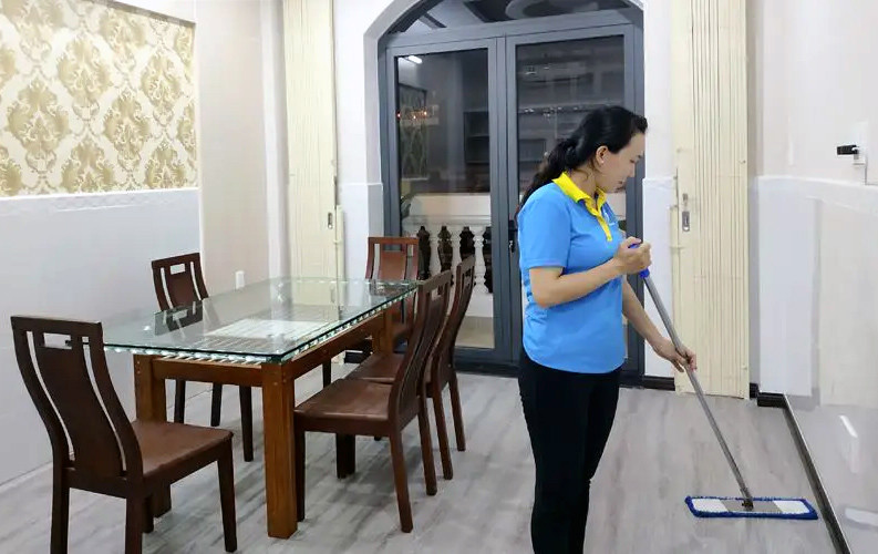 Dọn nh&agrave; Tết gi&aacute; tăng ch&oacute;ng mặt, vệ sinh một căn hộ hết 8 triệu đồng - Ảnh 2.