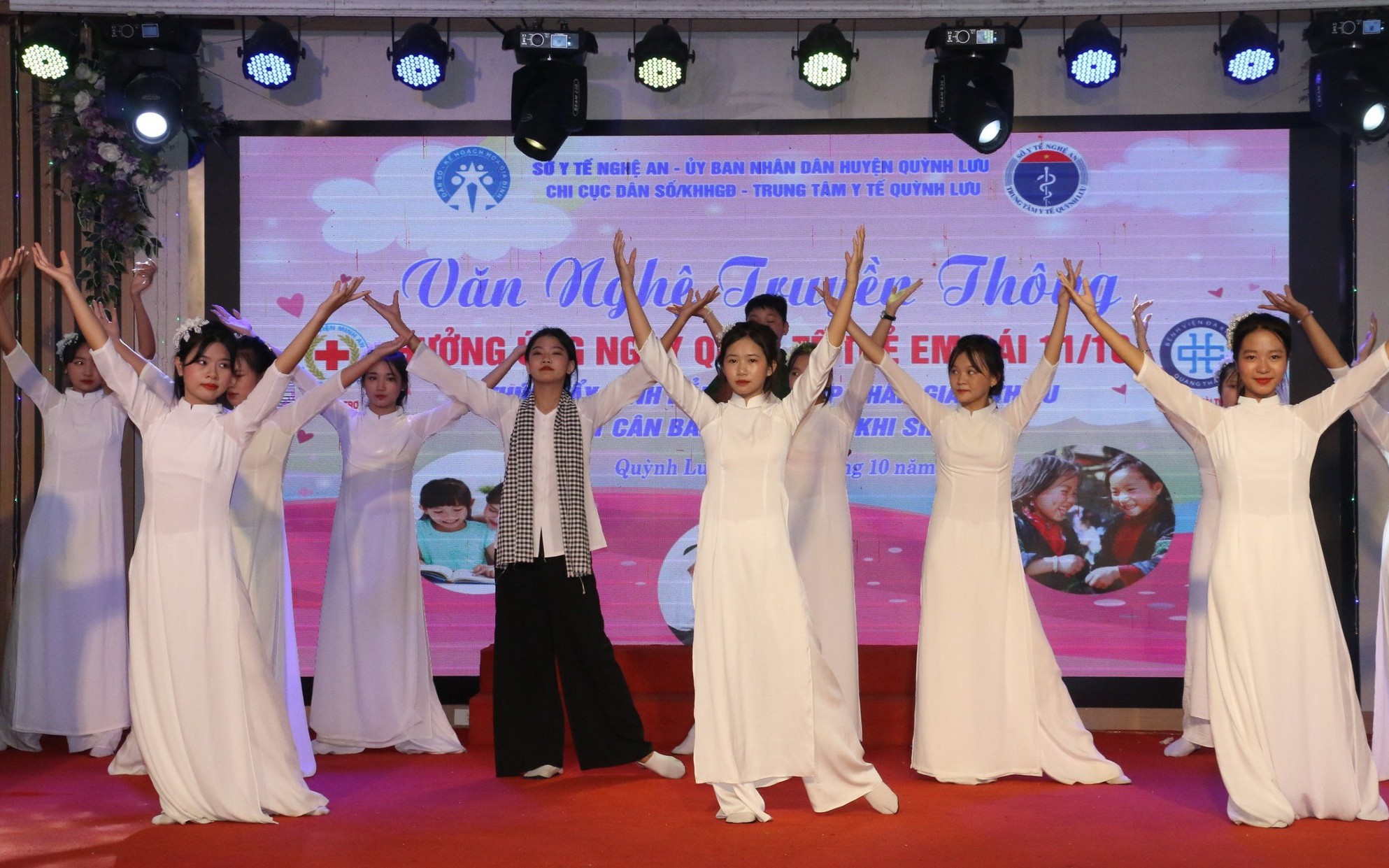 Hải Phòng hỗ trợ cặp vợ chồng trong độ tuổi sinh đẻ sinh 2 con gái