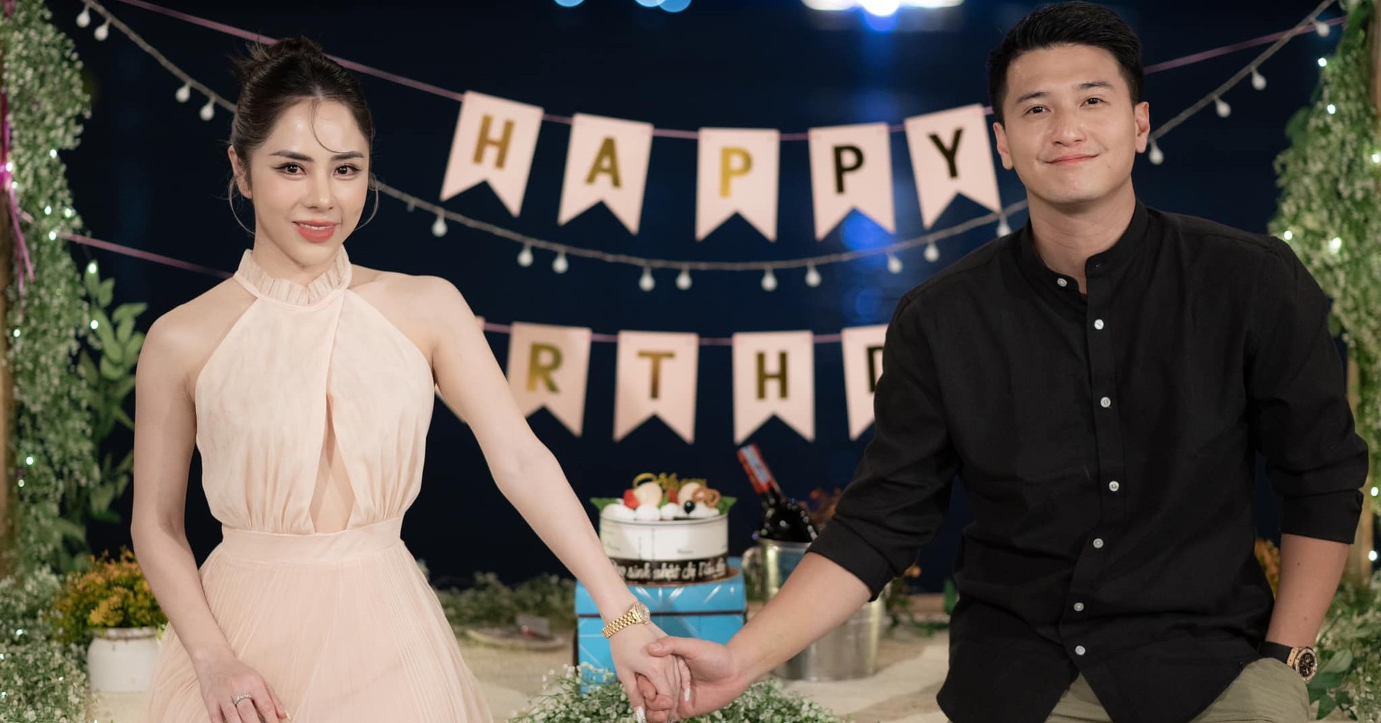 Huỳnh Anh xin lỗi vì "kém duyên" trong tiệc sinh nhật bạn gái hơn 6 tuổi