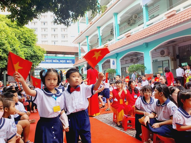 Nên hay không nên có quỹ lớp, quỹ trường? - Ảnh 1.