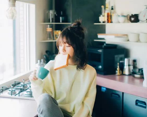 Bác sĩ Nhật chỉ ra 3 lối sống nguy hại khiến rác thải nuốt chửng tế bào não, nhiều loại thực phẩm yêu thích cũng nằm trong danh sách - Ảnh 2.