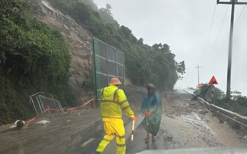 Đèo Hải Vân sạt lở do mưa lớn, người dân Đà Nẵng lo lụt lịch sử lặp lại