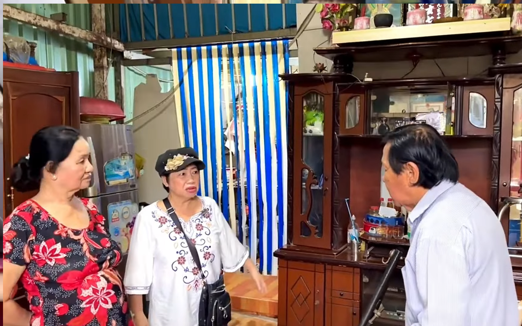 Nghệ sĩ Phương Bình 82 tuổi: Sống trong căn nhà chắp vá, lợp tôn, giường ngủ phải kê ở bếp - Ảnh 1.
