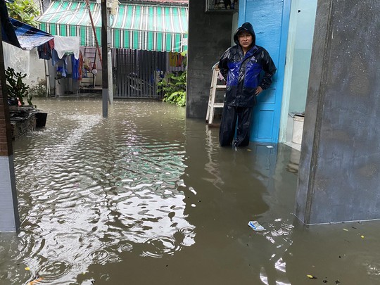Đèo Hải Vân sạt lở do mưa lớn,  người dân Đà Nẵng lo lụt lịch sử lặp lại - Ảnh 14.