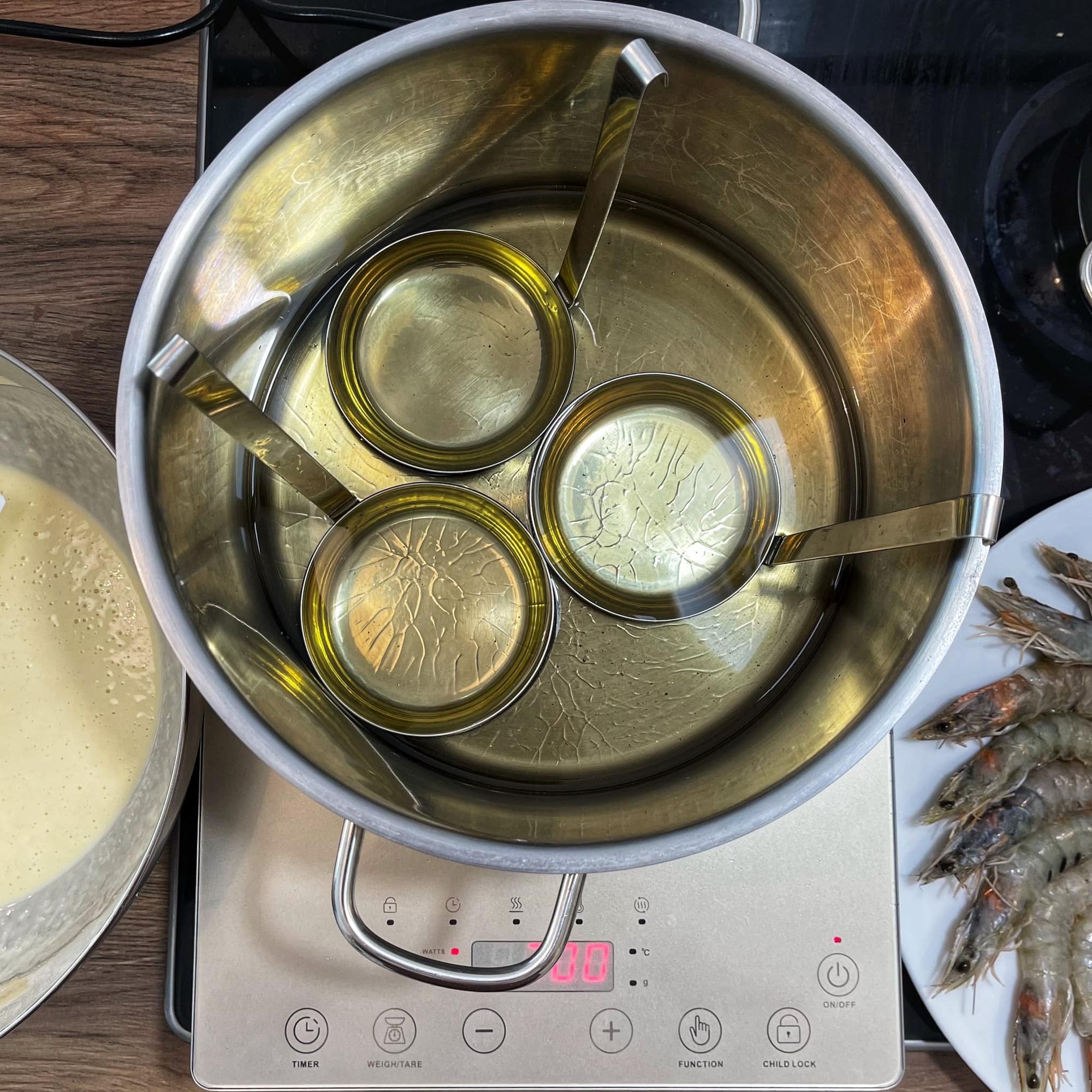 HOW TO MIX WEST LAKE PRAWN FRITTER BATTER TO A SMOOTH, READY-TO-FRY CONSISTENCY