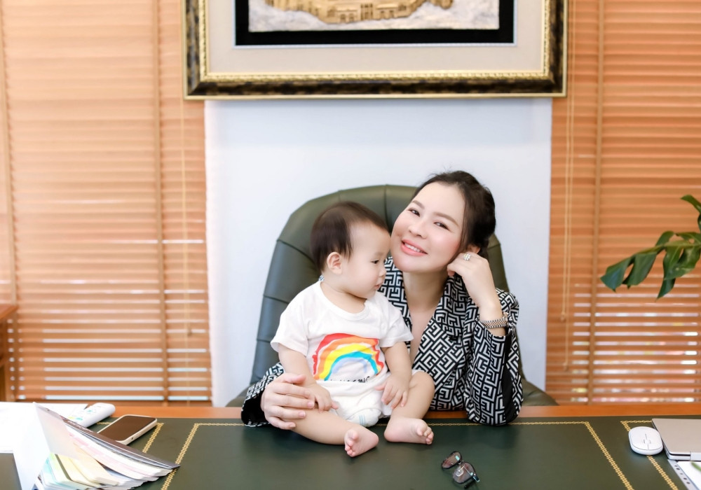 Diễn viên Quý Bình và bà xã doanh nhân Ngọc Tiền lần đầu khoe con trai - Ảnh 7.