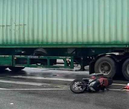 Gặp nạn trên đường đến trường, cháu bé 4 tuổi tử vong - Ảnh 1. Gặp nạn trên đường đến trường, cháu bé 4 tuổi tử vong - Ảnh 1.