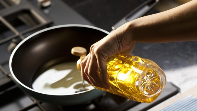 3 loại dầu ăn có thể làm tăng nguy cơ ung thư, không ít nhà vẫn dùng - Ảnh 1.