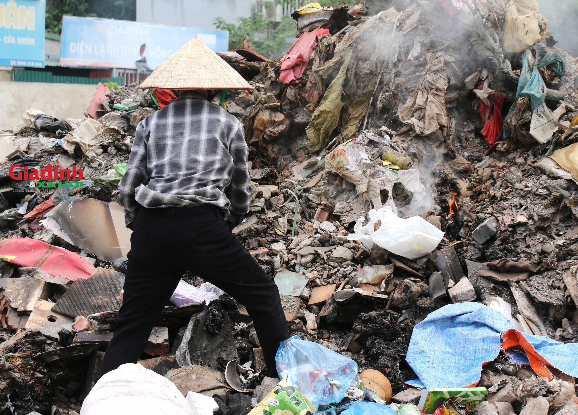 Dự án đường nghìn tỷ 'dậm chân tại chỗ', người dân sống chung với rác thải, ô nhiễm - Ảnh 4.
