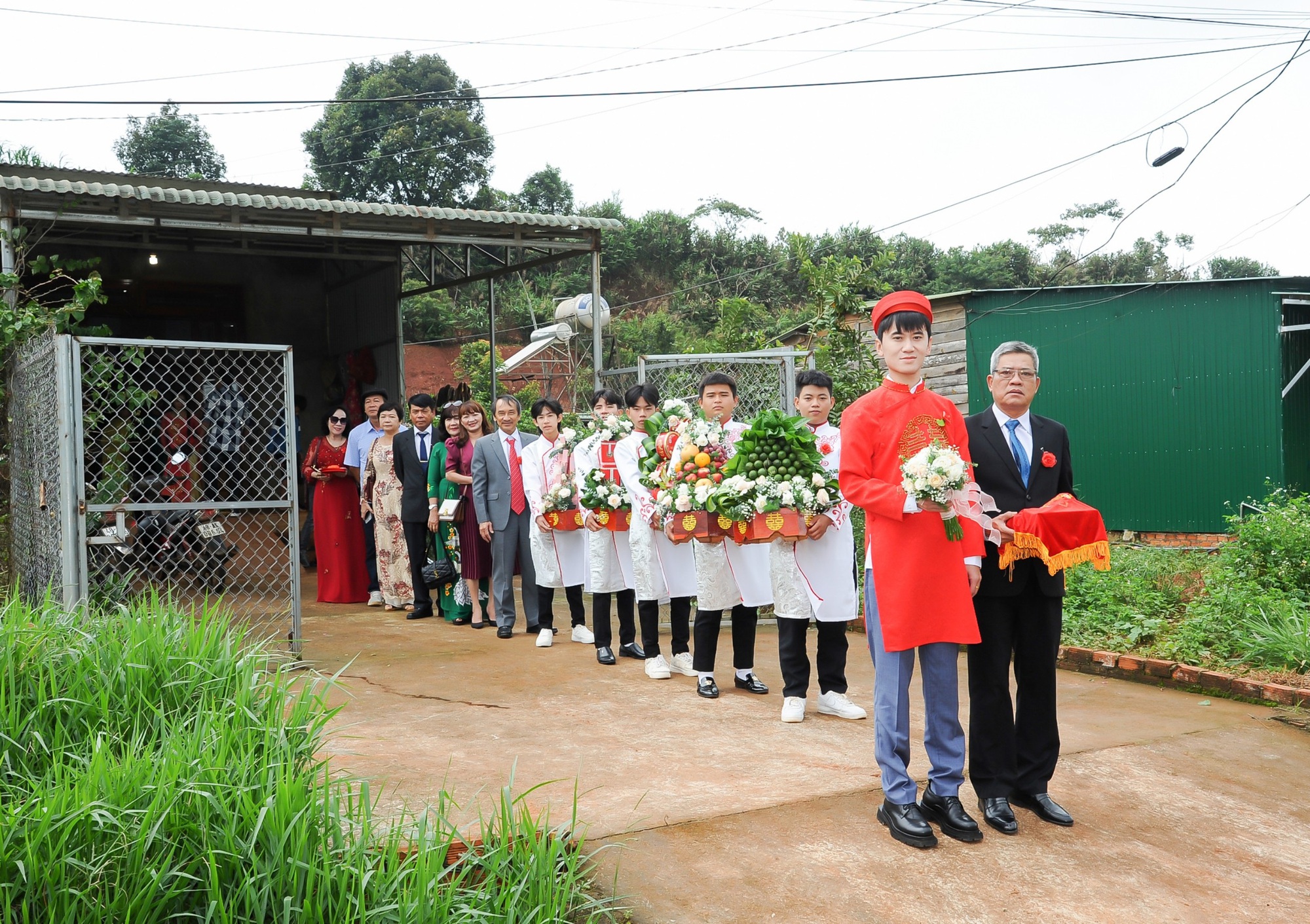 Chàng kỹ sư Trung Quốc vượt 5.000km đến cưới cô gái Việt liệt tứ chi - Ảnh 9.