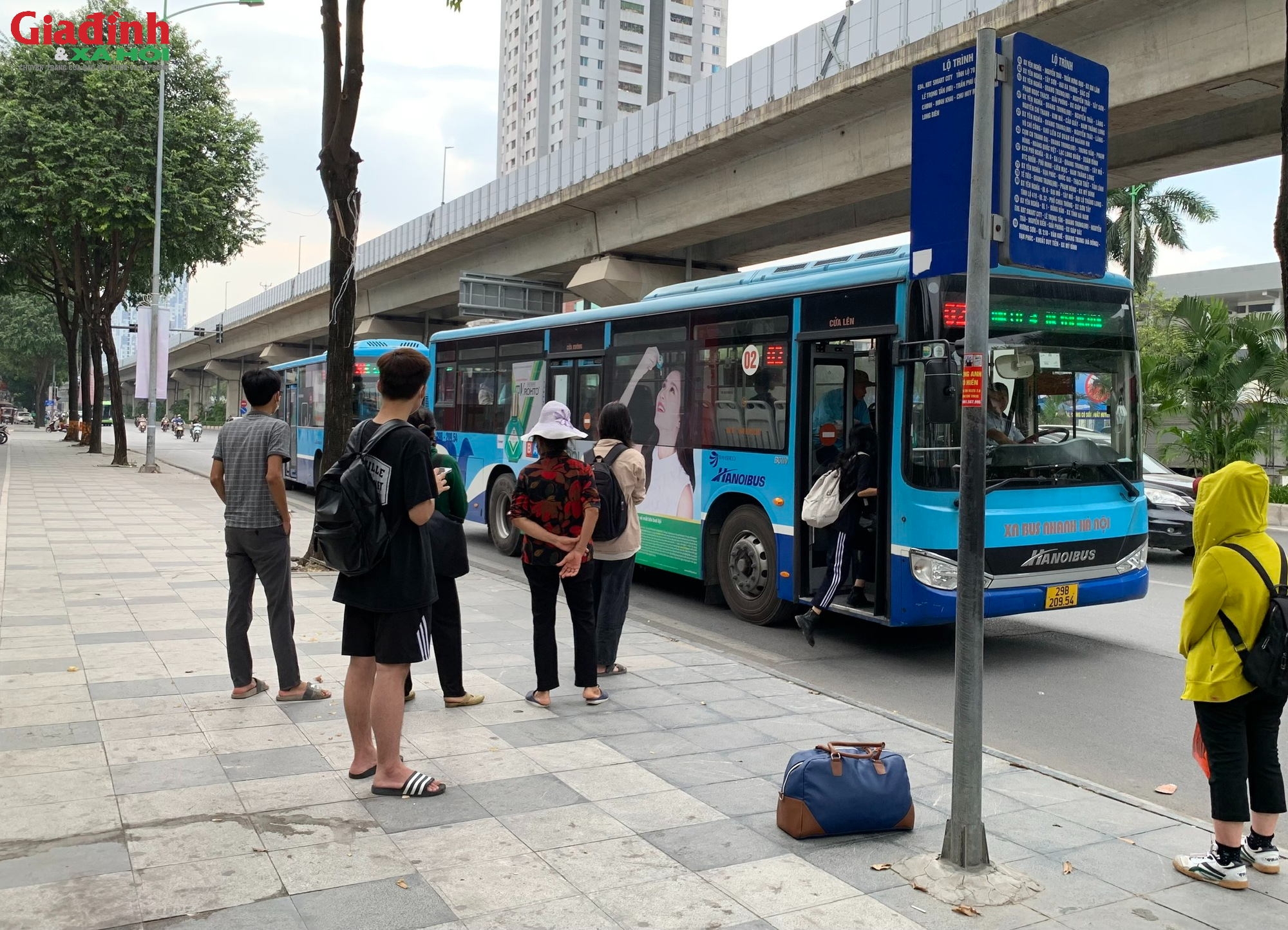 Người dân nghĩ gì sau đề xuất tăng giá vé xe buýt của Sở Giao thông Vận tải Hà Nội? - Ảnh 3.