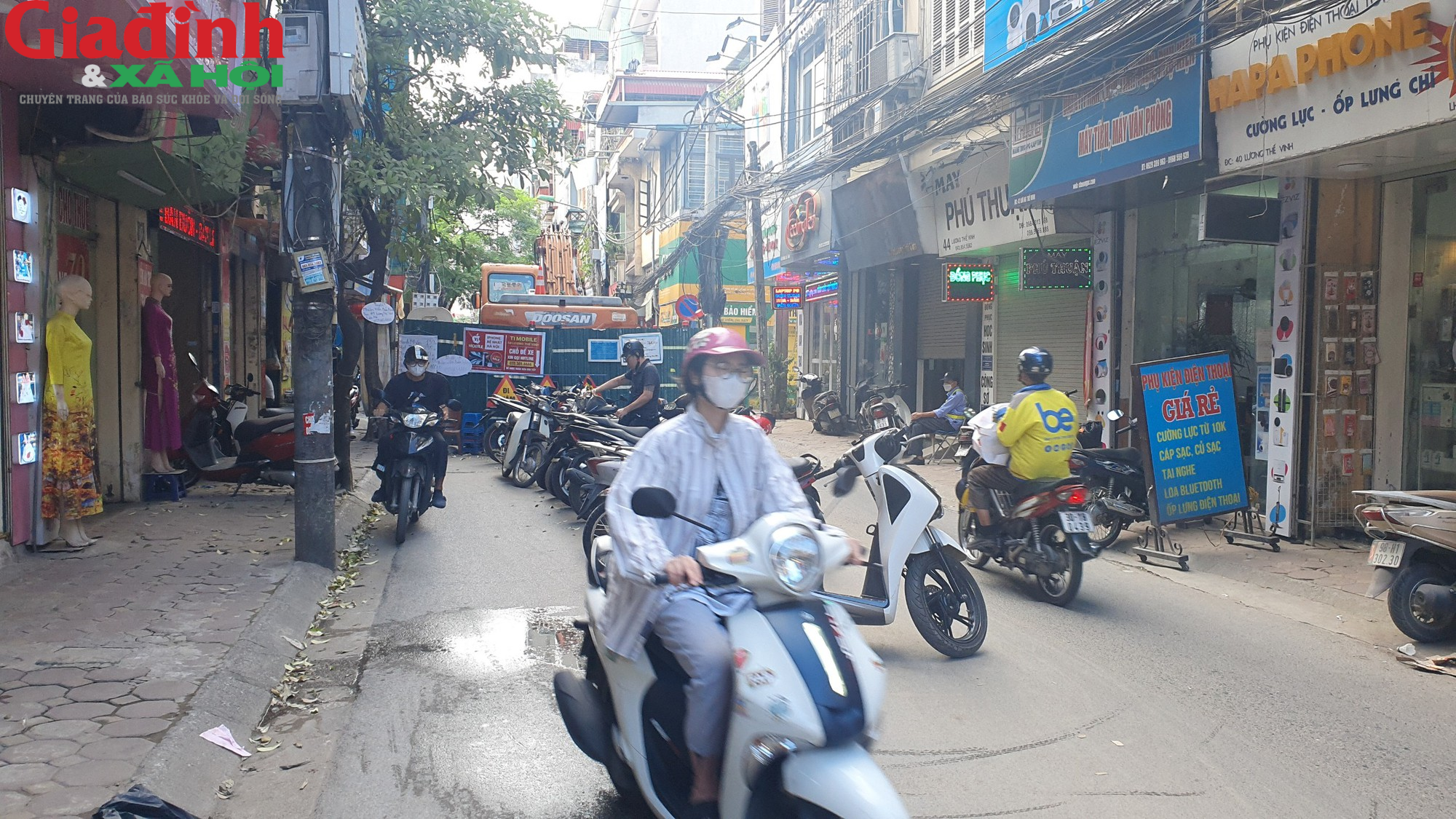 Hà Nội: Người dân khổ sở khi di chuyển qua đường Lương Thế Vinh - Ảnh 3.