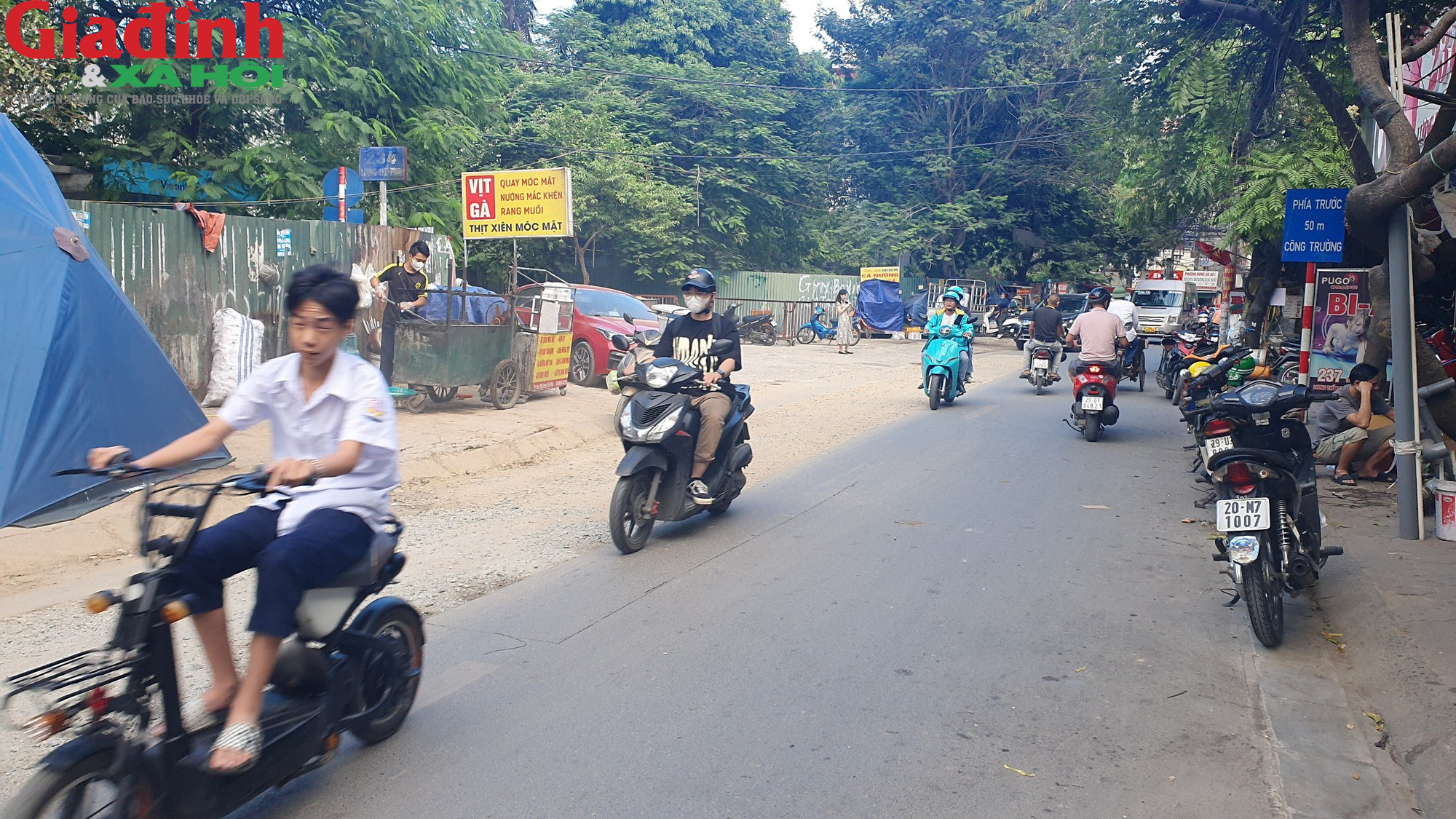 Hà Nội: Người dân khổ sở khi di chuyển qua đường Lương Thế Vinh - Ảnh 9.