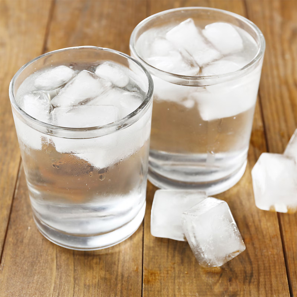 Uống nước lạnh hay nước ấm tốt cho sức khỏe hơn? - Ảnh 1.