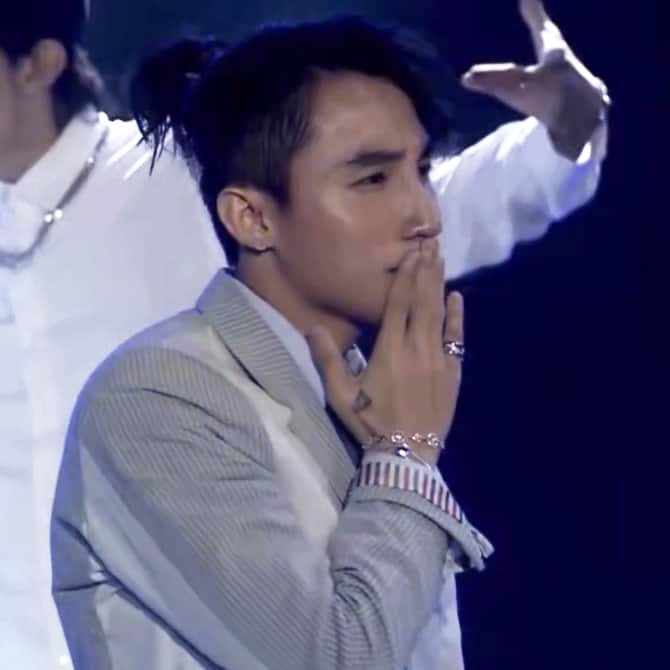 Phần trình diễn của Sơn Tùng M-TP tại Vietnam Idol gây tranh cãi - Ảnh 1.