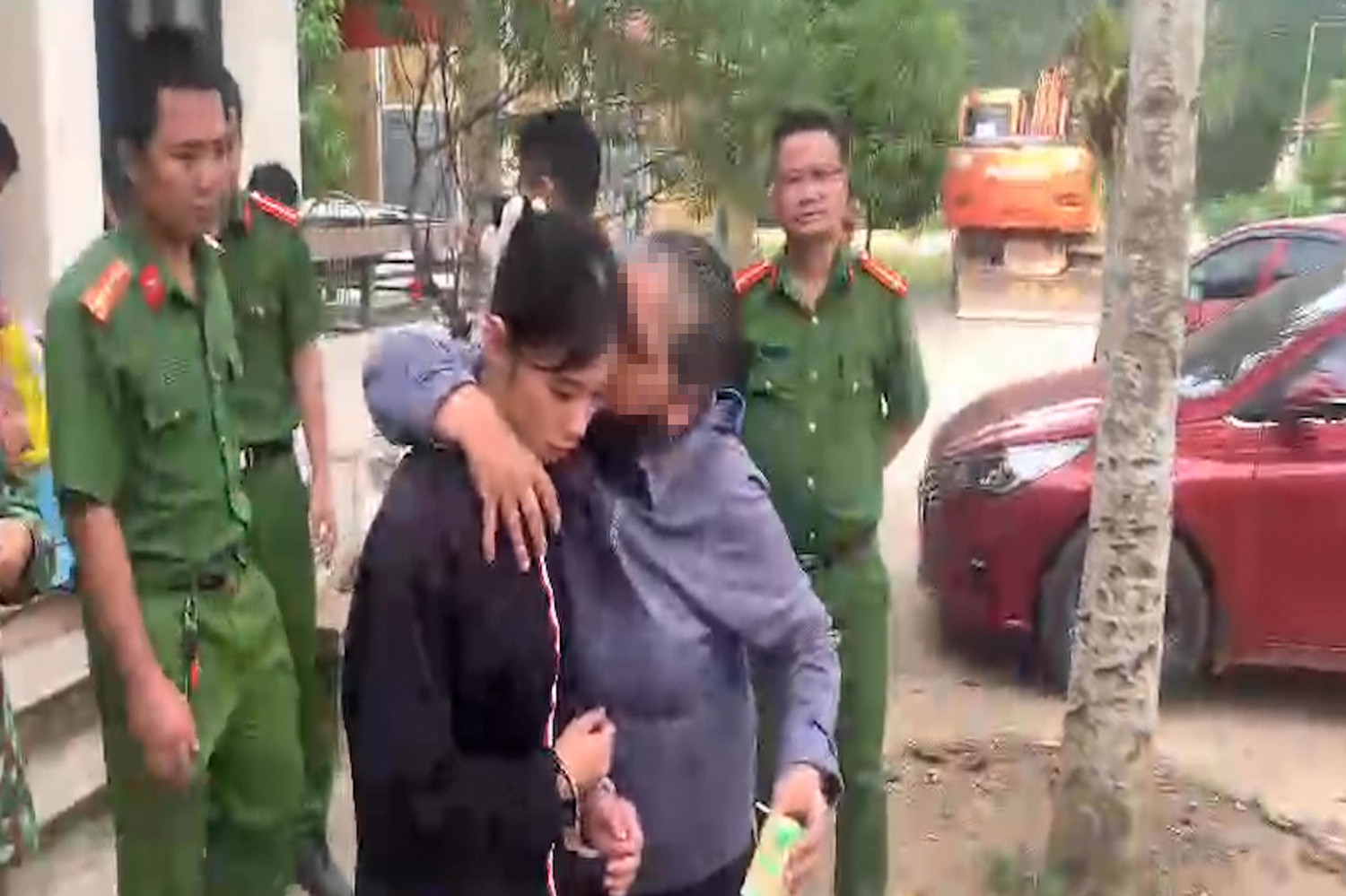 Nước mắt người mẹ khi con ngoan ở nhà, ra đường lạng lách gây rối - Ảnh 2. Nước mắt người mẹ khi con ngoan ở nhà, ra đường lạng lách gây rối - Ảnh 2.