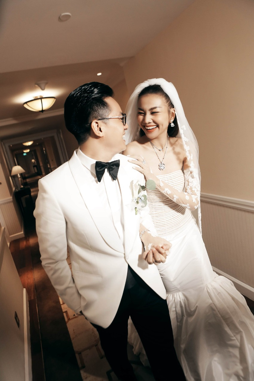 Ảnh cưới đẹp như mơ của Thanh Hằng và chồng nhạc trưởng - Ảnh 5.