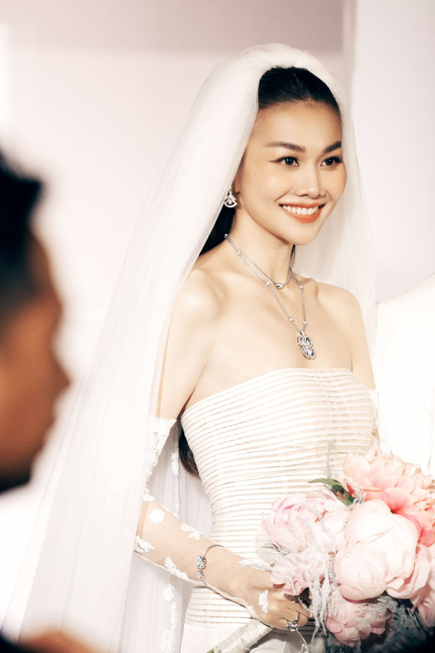 Ảnh cưới đẹp như mơ của Thanh Hằng và chồng nhạc trưởng - Ảnh 7.