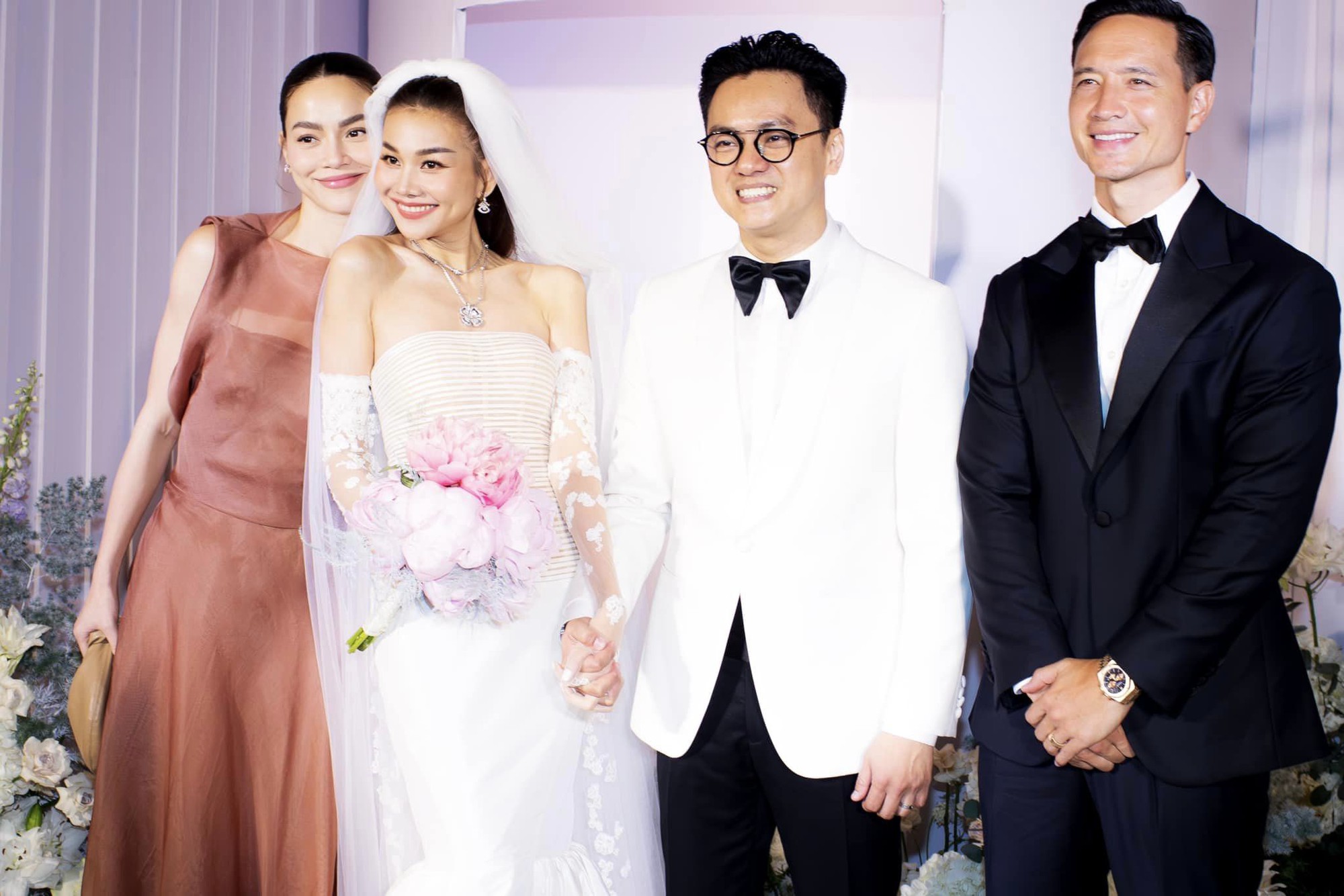 Hồ Ngọc Hà 'xả kho ảnh' cùng vợ chồng Thanh Hằng, hé lộ điều đặc biệt trong đám cưới sắp tới với Kim Lý - Ảnh 2.