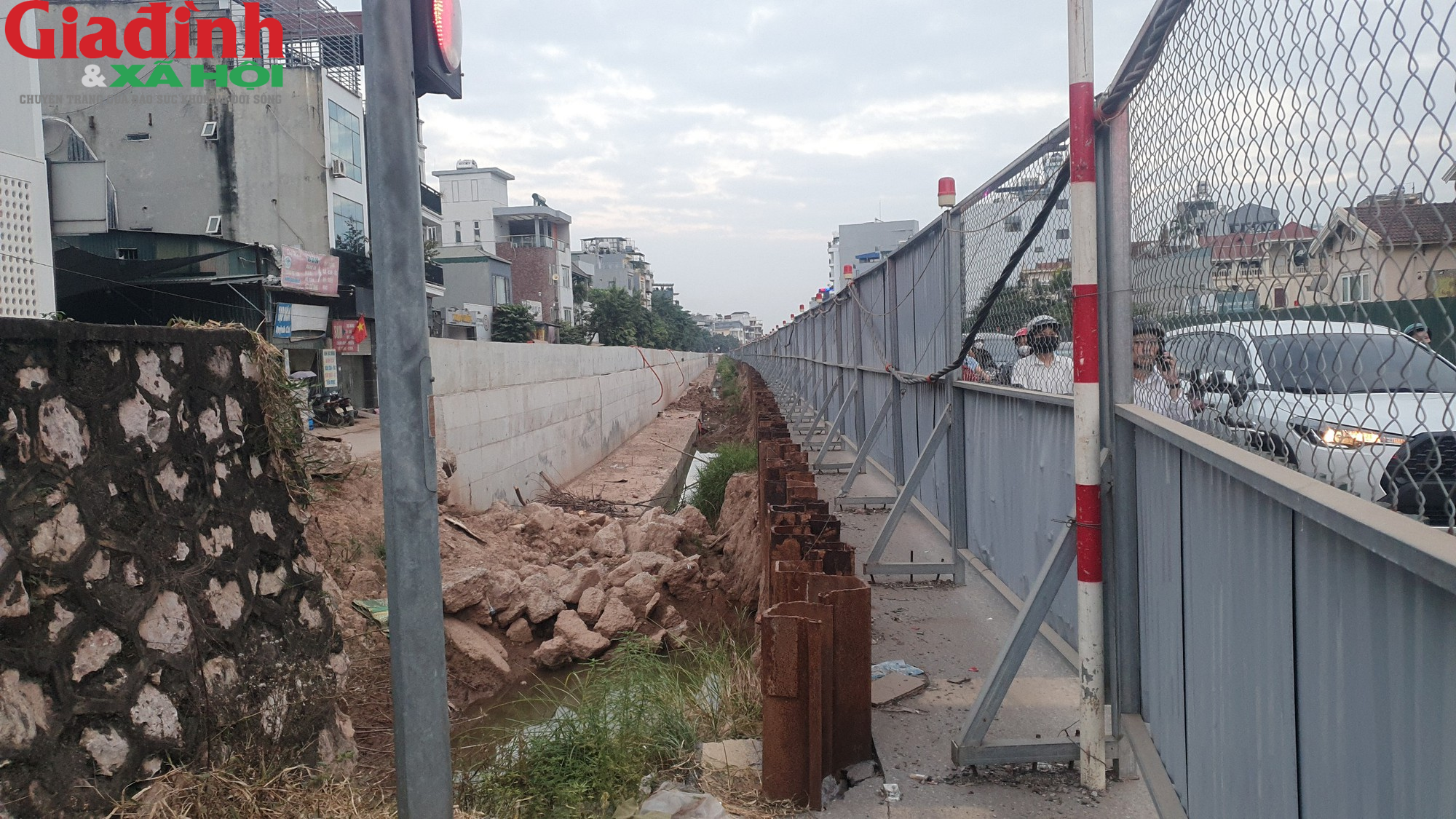 Hà Nội: Nhiều bất cập dự án hạ đê sông Hồng mở rộng đường Âu Cơ - Ảnh 2.