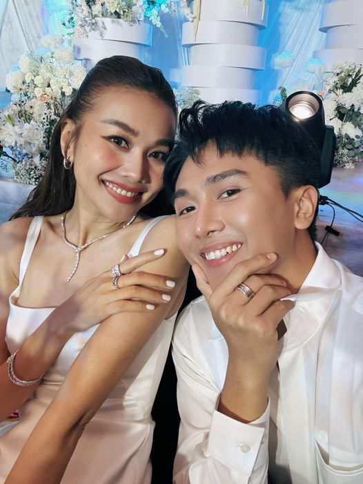 Giống hệt Hoa hậu Đỗ Mỹ Linh, cô dâu Thanh Hằng làm điều tinh tế cho chú rể nhạc trưởng trong đám cưới - Ảnh 7.