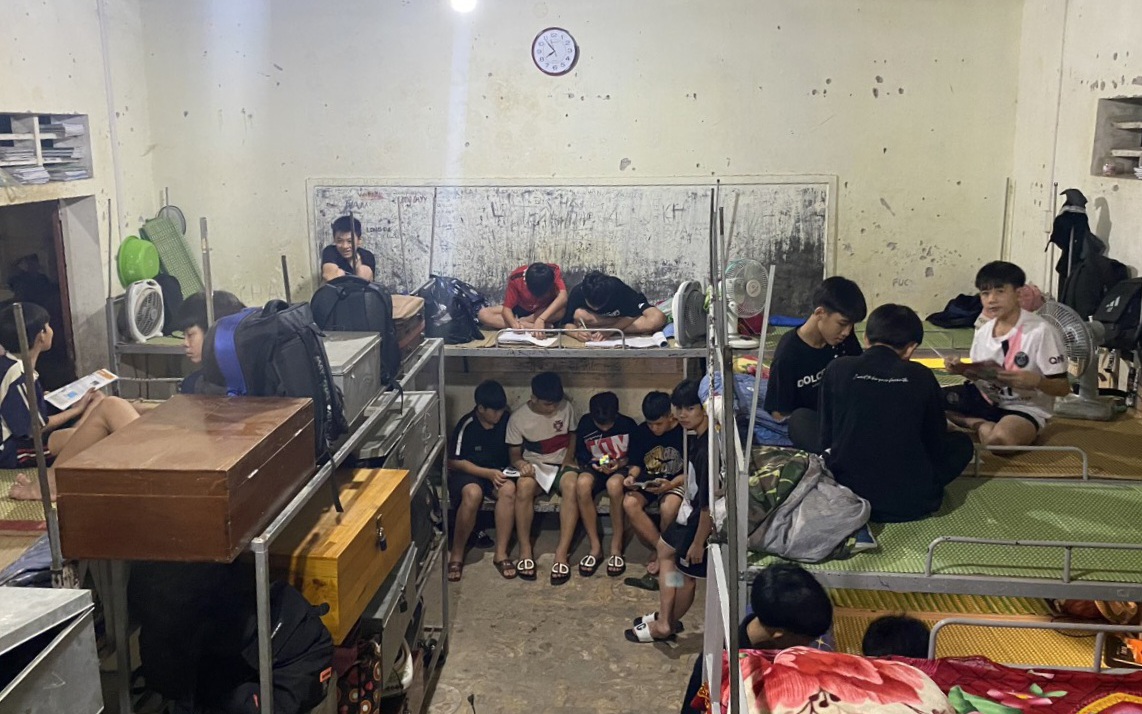Chuyện lạ ở Nghệ An: Trường lập 10 năm, trò vẫn phải đi... học nhờ