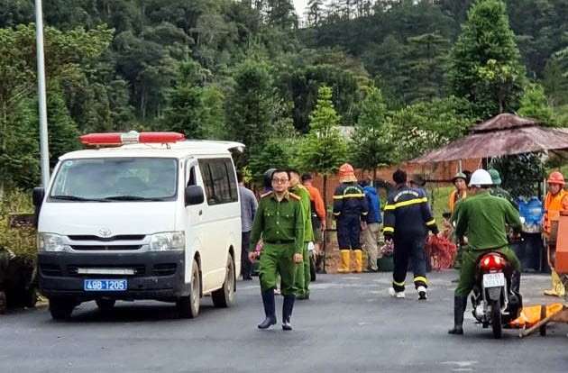 Thông tin mới vụ bốn du khách bị lũ cuốn khi đi du lịch trải nghiệm ở Lâm Đồng - Ảnh 3.