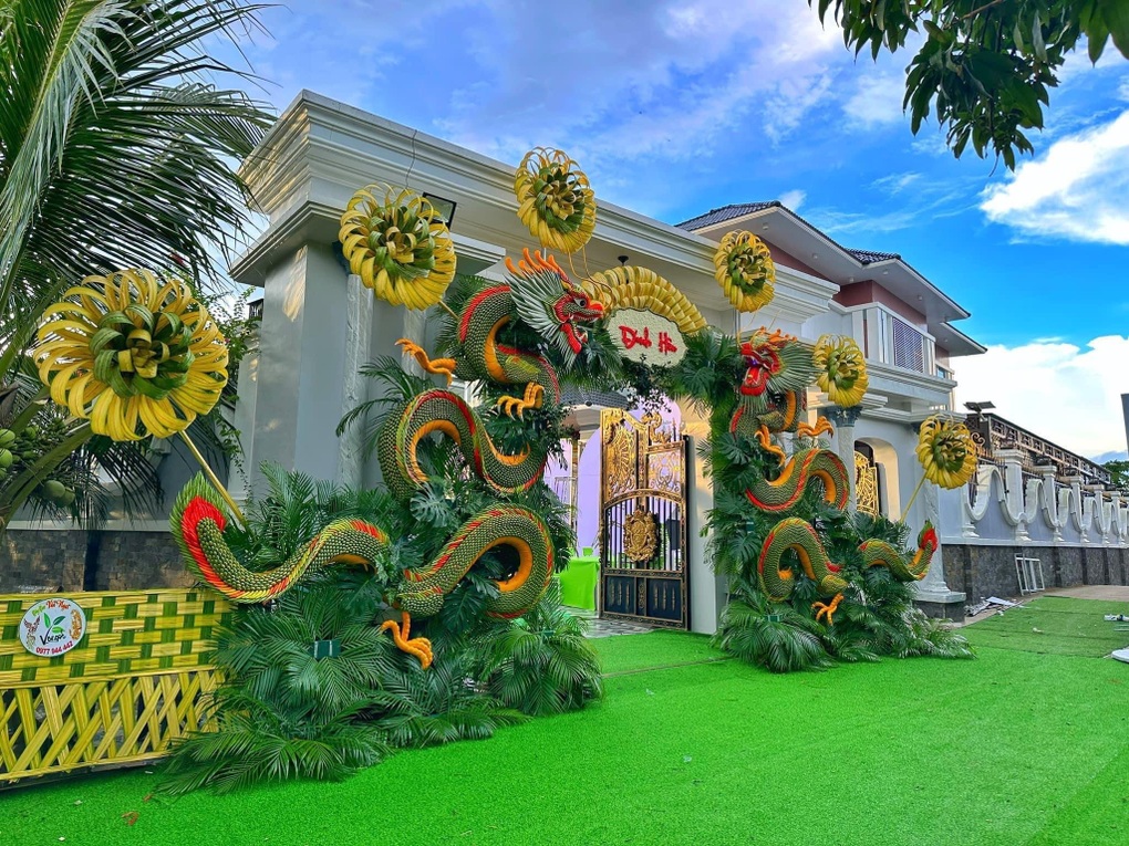 Những hình ảnh đầu tiên trong biệt thự của cặp đôi đồng tính vừa gây xôn xao bởi đám hỏi hoành tráng - Ảnh 3.