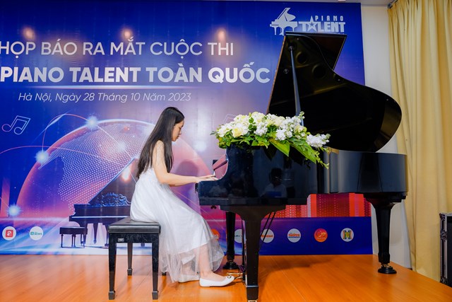 NSND Trung Hiếu ngồi 'ghế nóng' cuộc thi Festival Piano Talents 2024 - Ảnh 2.