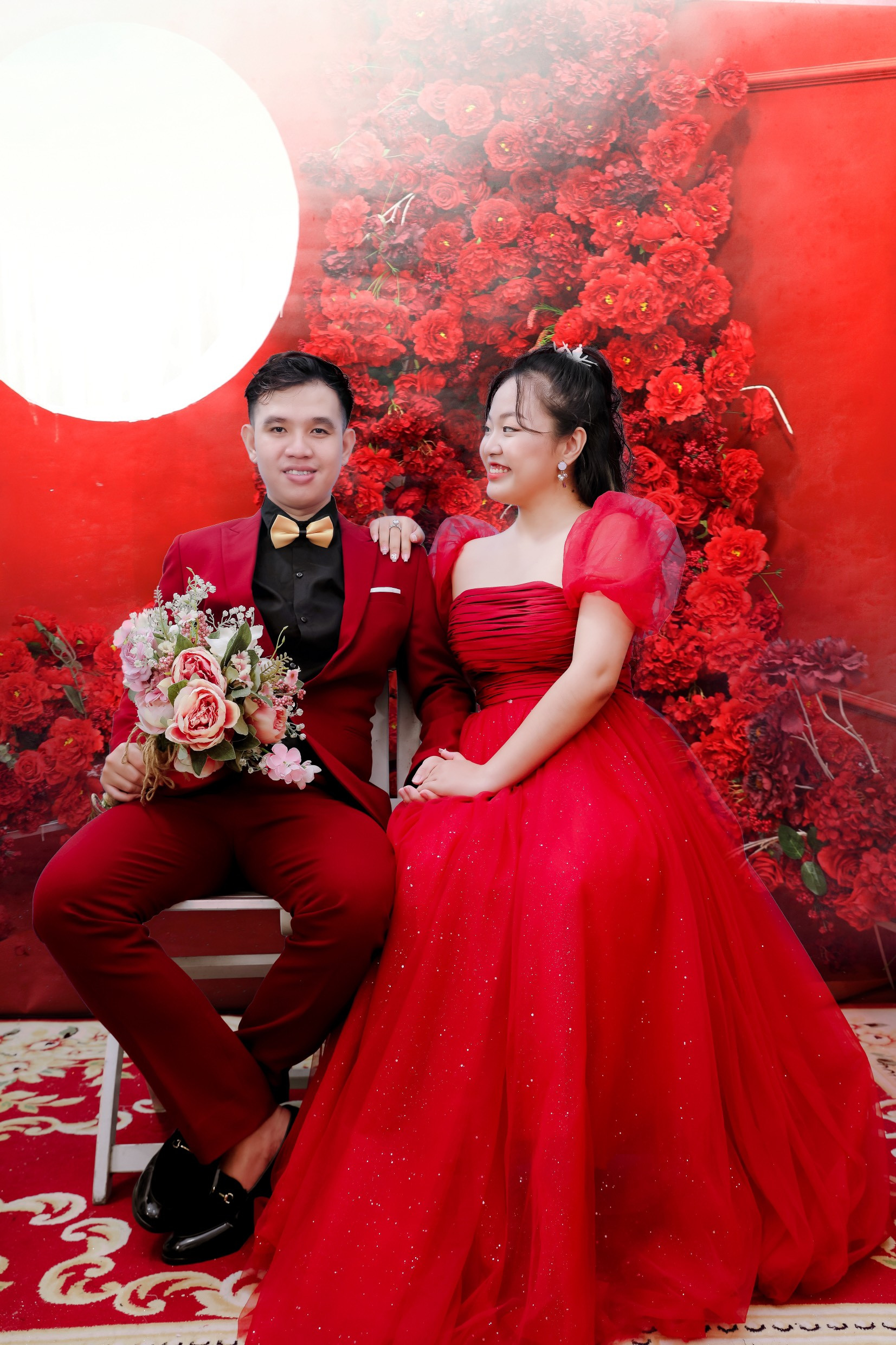 Chụp ảnh cưới theo ý mẹ chồng, cô dâu chú rể dở khóc dở cười ngày nhận ảnh - Ảnh 3. Chụp ảnh cưới theo ý mẹ chồng, cô dâu chú rể dở khóc dở cười ngày nhận ảnh - Ảnh 3.