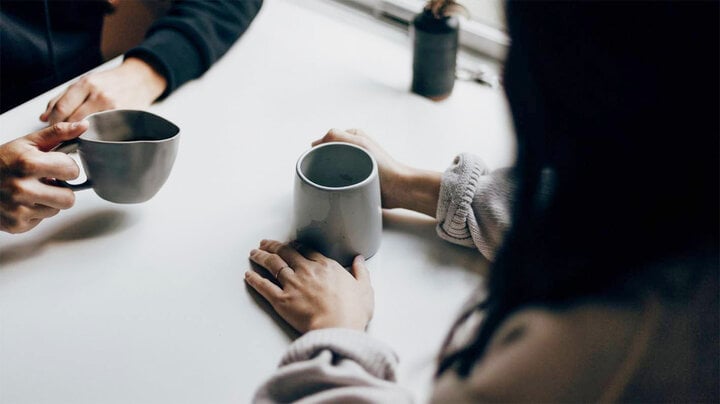 Đi xem mắt gái trẻ kém 13 tuổi, 'ông chú' khốn đốn vì bị đeo bám, bắt phải yêu - Ảnh 1. Đi xem mắt gái trẻ kém 13 tuổi, 'ông chú' khốn đốn vì bị đeo bám, bắt phải yêu - Ảnh 1.