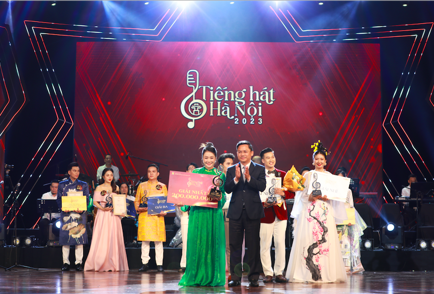 Quán quân Tiếng hát Hà Nội 2023 trao cho giọng ca 18 tuổi của Hà Tĩnh - Ảnh 2.