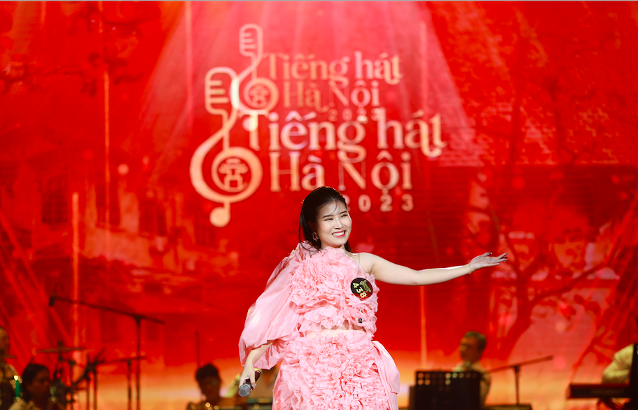 Quán quân Tiếng hát Hà Nội 2023 trao cho giọng ca 18 tuổi của Hà Tĩnh - Ảnh 4.