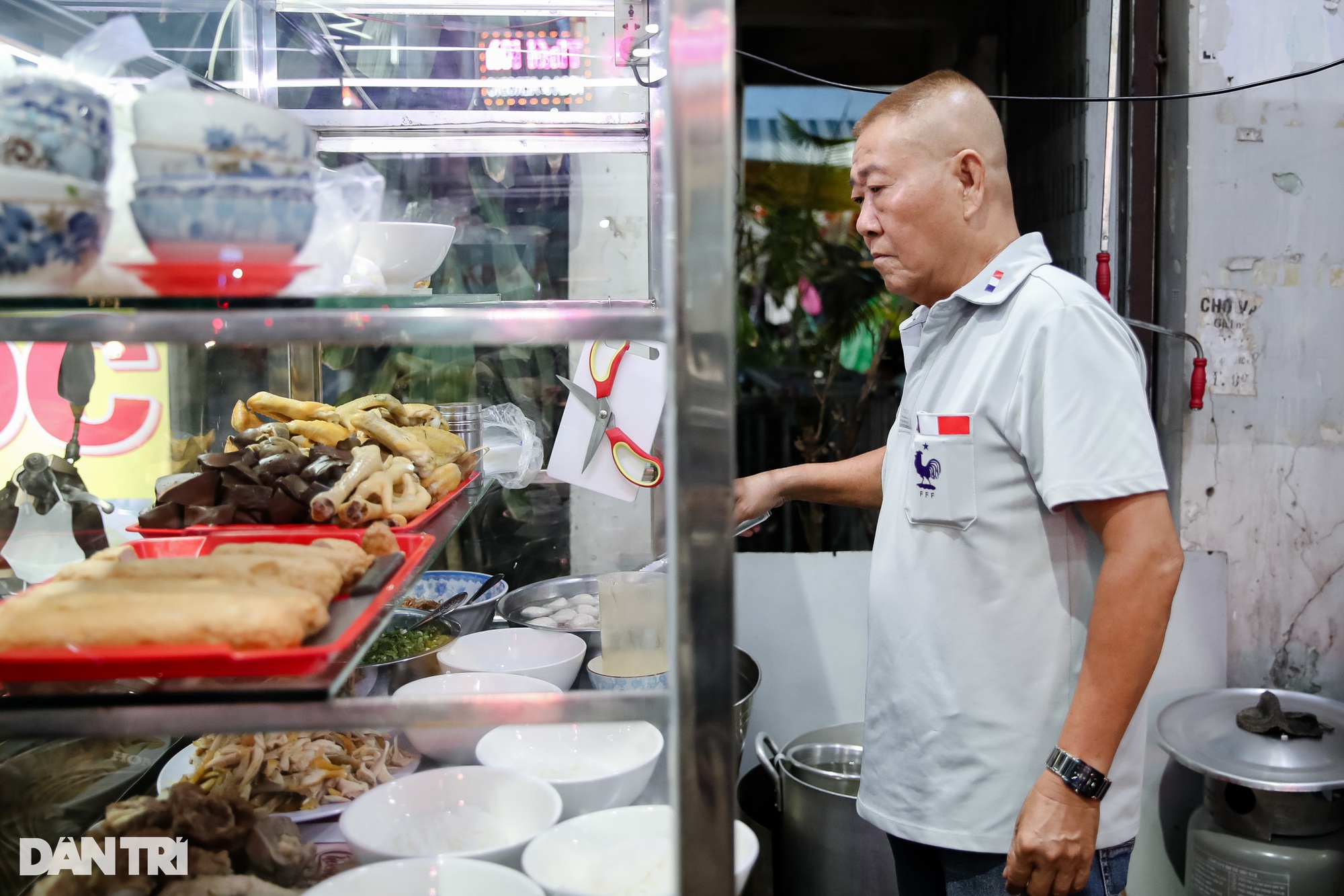 Nghệ sĩ Vũ Thanh và vợ 75 tuổi: Bán bún mọc, ở nhà thuê, nuôi cháu ăn học - Ảnh 3.