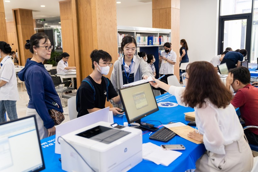 Sinh viên 'nhấp nhổm' chuyển ngành học, đâu là nguyên nhân? - Ảnh 1.